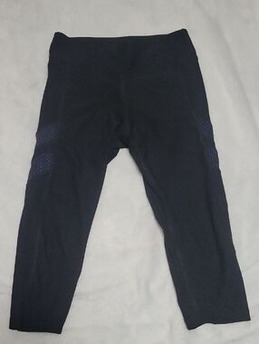 5/$20**Marika Small Black Capri With Perforated Chevron Blue Design